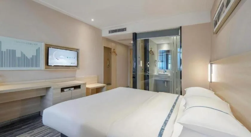 Bed in City Comfort Inn Guangzhou Renhe Metro Station Huatong Plaza