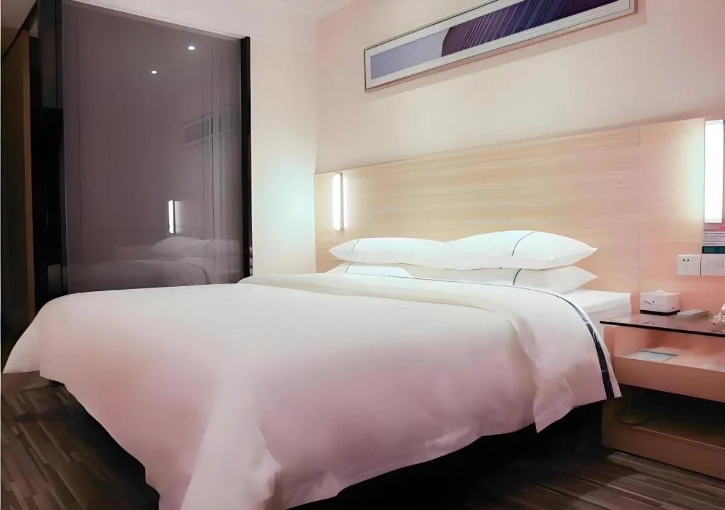 Bed in City Comfort Inn Guangzhou Renhe Metro Station Huatong Plaza