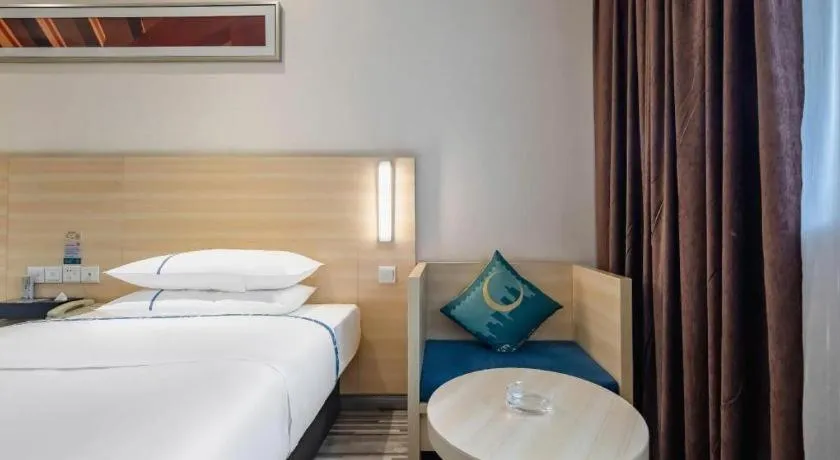 Bed in City Comfort Inn Guangzhou Renhe Metro Station Huatong Plaza