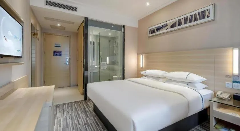 Bed in City Comfort Inn Guangzhou Renhe Metro Station Huatong Plaza
