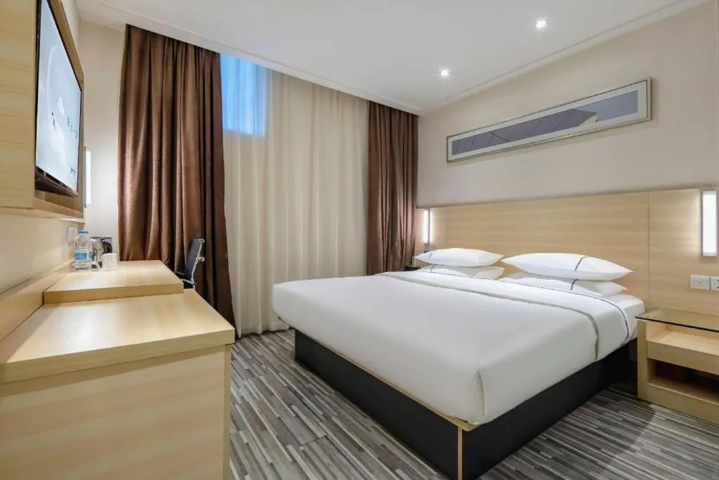 Bed in City Comfort Inn Guangzhou Renhe Metro Station Huatong Plaza
