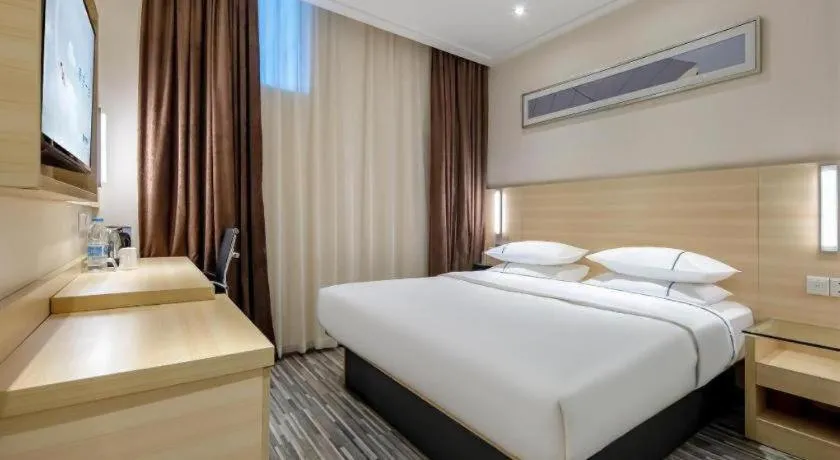 Bed in City Comfort Inn Guangzhou Renhe Metro Station Huatong Plaza