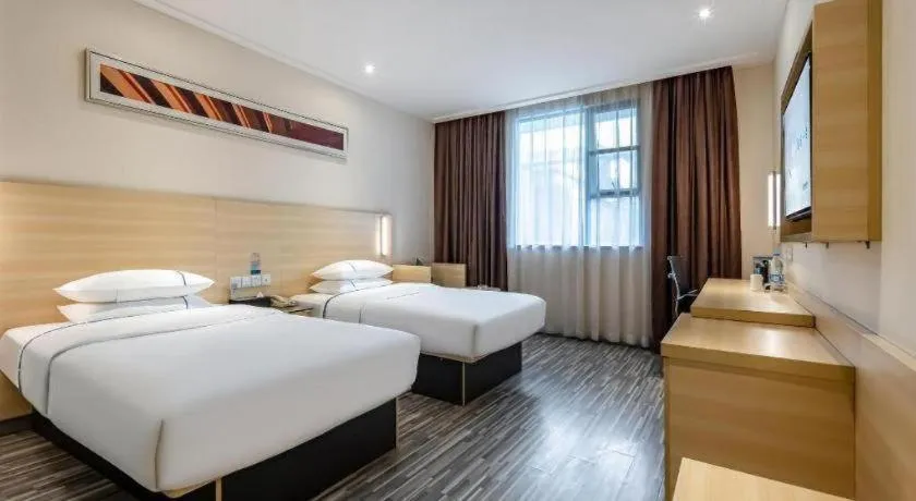 Bed in City Comfort Inn Guangzhou Renhe Metro Station Huatong Plaza