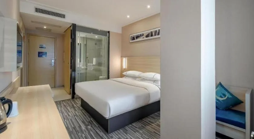 Bed in City Comfort Inn Guangzhou Renhe Metro Station Huatong Plaza