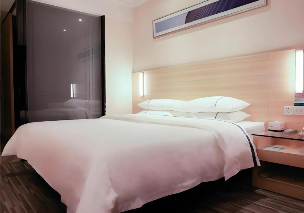 Bed in City Comfort Inn Guangzhou Renhe Metro Station Huatong Plaza
