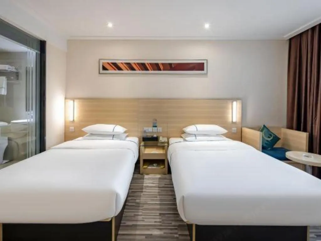 Bed in City Comfort Inn Guangzhou Renhe Metro Station Huatong Plaza