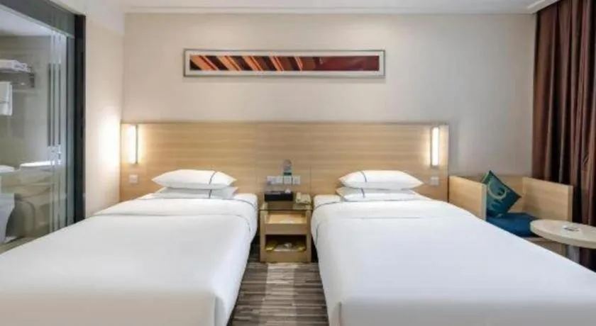 Bed in City Comfort Inn Guangzhou Renhe Metro Station Huatong Plaza