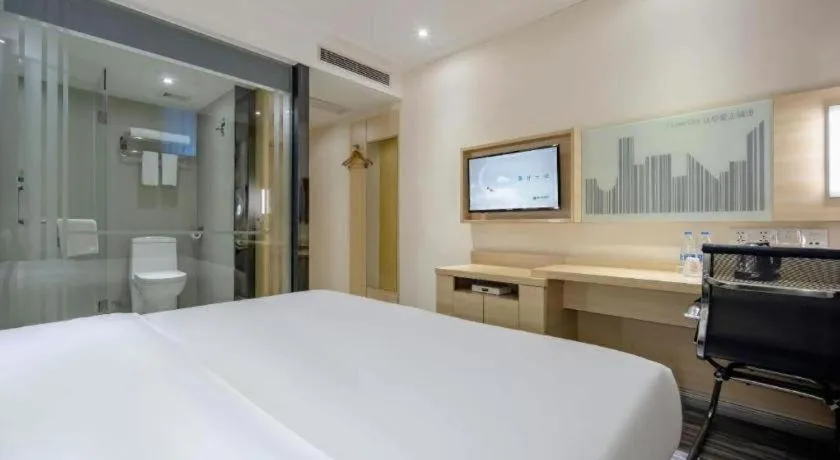 Bed in City Comfort Inn Guangzhou Renhe Metro Station Huatong Plaza