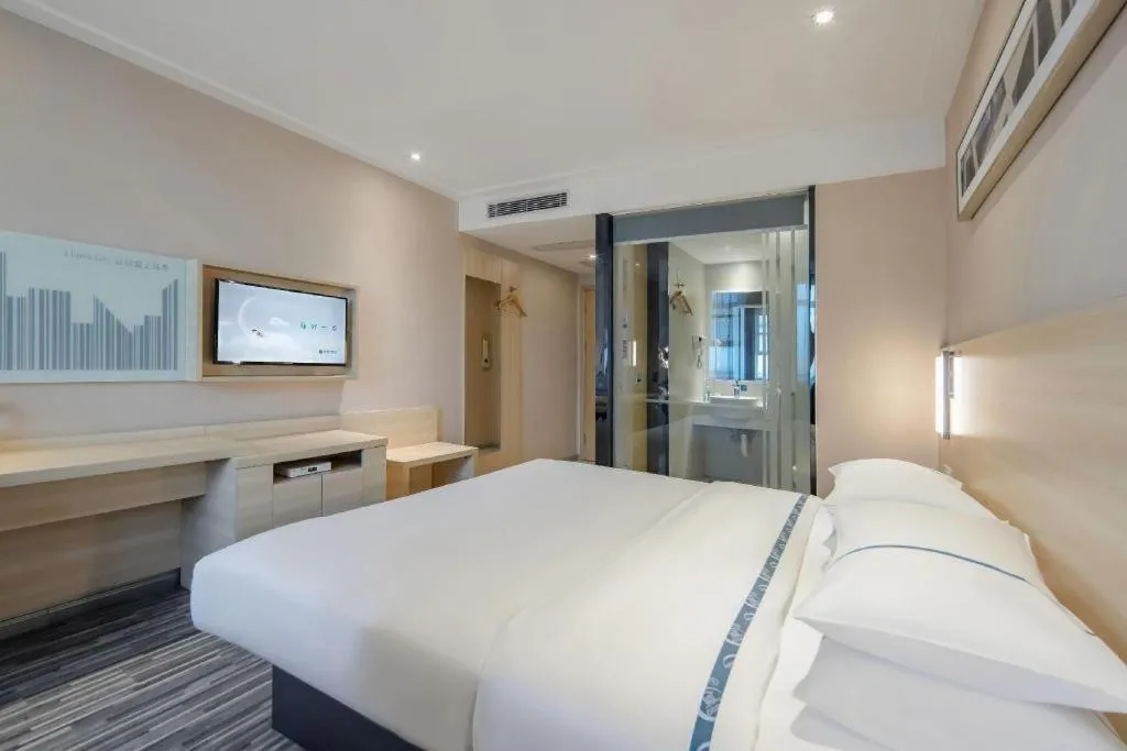 Bed in City Comfort Inn Guangzhou Renhe Metro Station Huatong Plaza