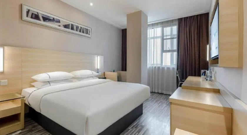 Bed in City Comfort Inn Guangzhou Renhe Metro Station Huatong Plaza