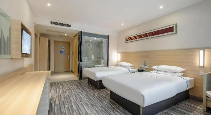 Bed in City Comfort Inn Guangzhou Renhe Metro Station Huatong Plaza