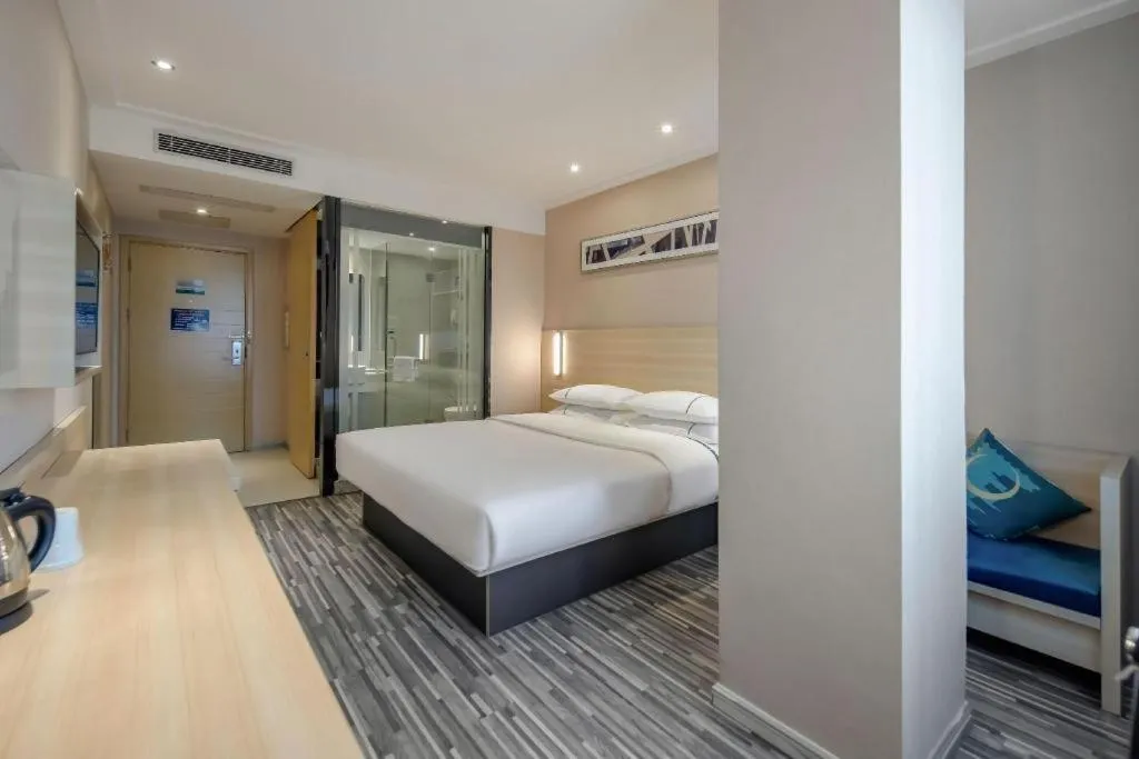 Bed in City Comfort Inn Guangzhou Renhe Metro Station Huatong Plaza