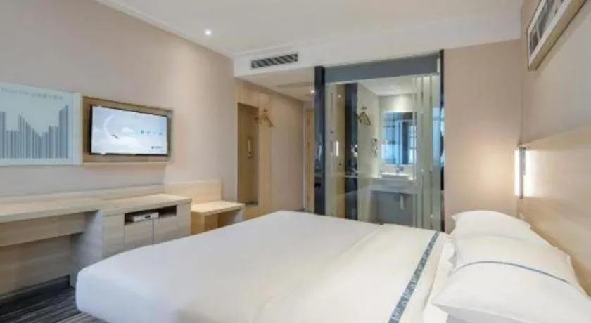 Bed in City Comfort Inn Guangzhou Renhe Metro Station Huatong Plaza