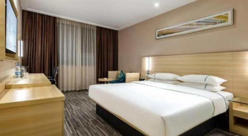 Bed in City Comfort Inn Guangzhou Renhe Metro Station Huatong Plaza