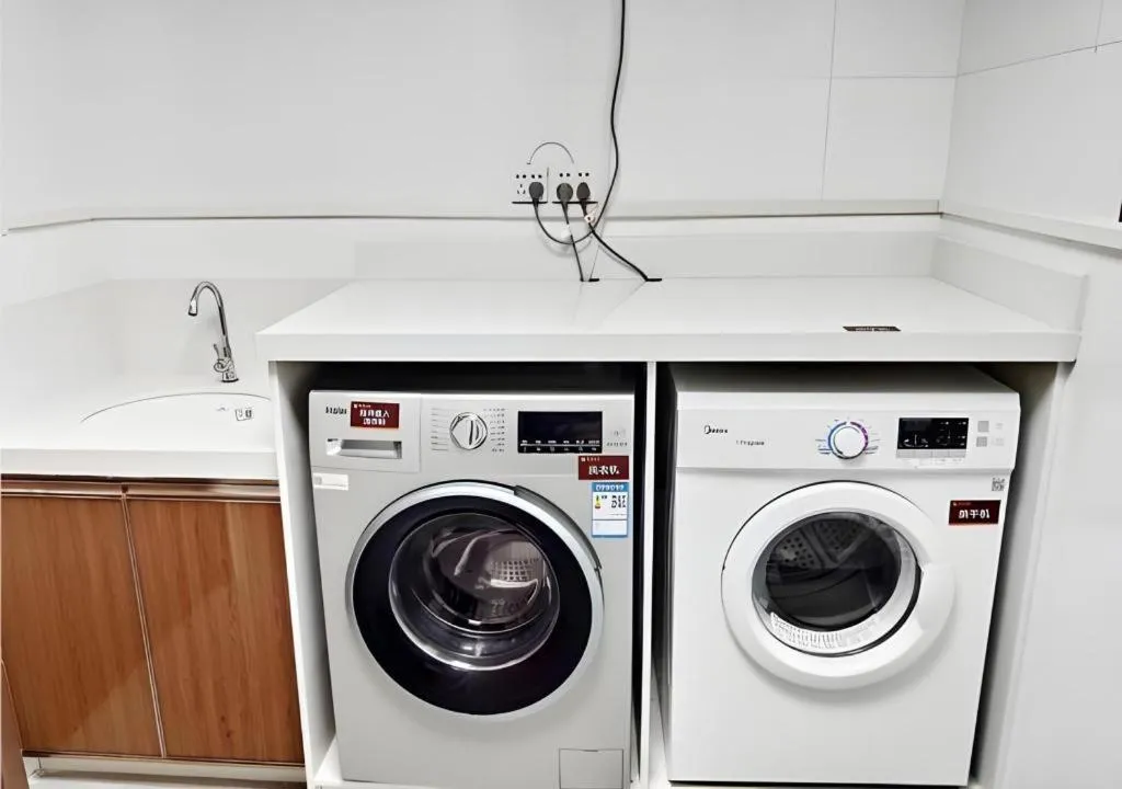 JTOUR Inn Yulin Railway Station Industrial Products Market