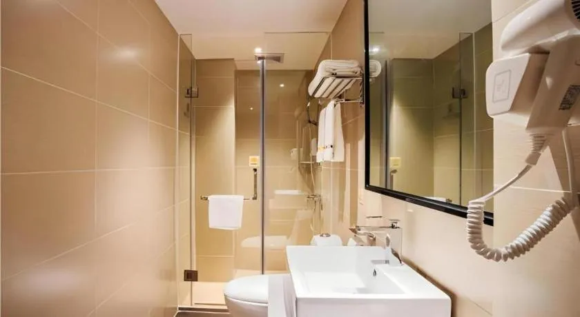 JTOUR Inn Yulin Railway Station Industrial Products Market