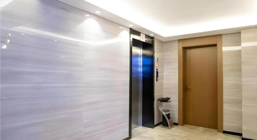 JTOUR Inn Yulin Railway Station Industrial Products Market