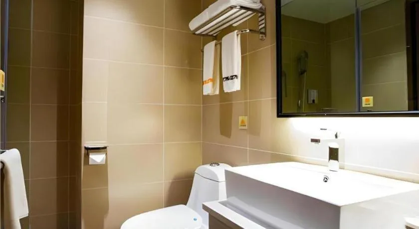 JTOUR Inn Yulin Railway Station Industrial Products Market