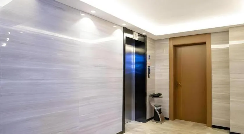 JTOUR Inn Yulin Railway Station Industrial Products Market