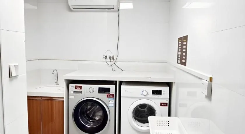 JTOUR Inn Yulin Railway Station Industrial Products Market