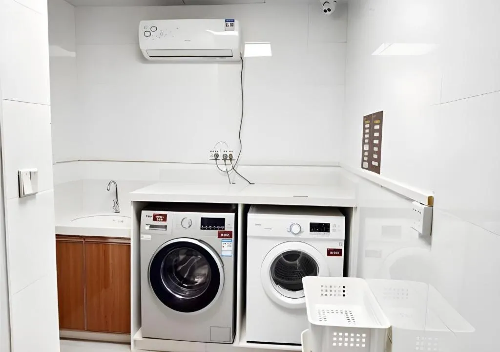 JTOUR Inn Yulin Railway Station Industrial Products Market