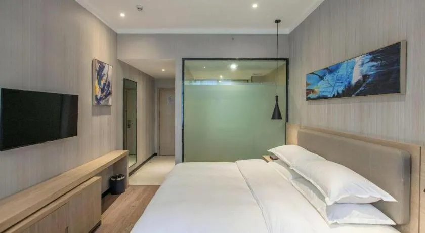 Bed in Borrman Hotel Wuhan Yangluo Metro Station Shenshuigang