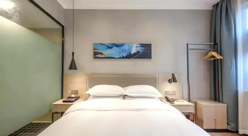 Bed in Borrman Hotel Wuhan Yangluo Metro Station Shenshuigang