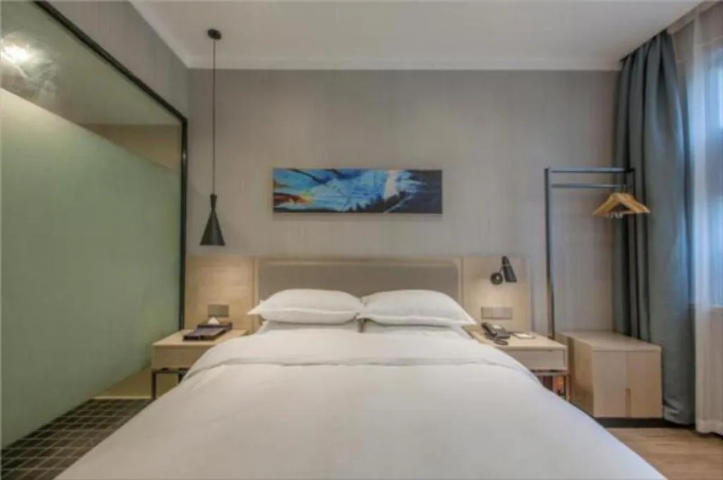Bed in Borrman Hotel Wuhan Yangluo Metro Station Shenshuigang