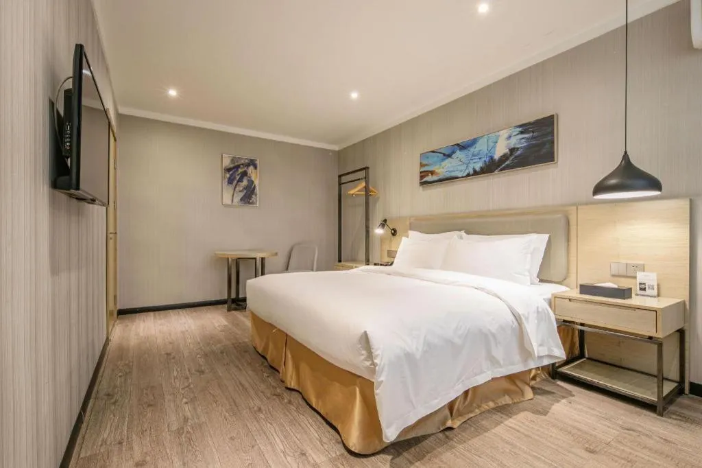 Bed in Borrman Hotel Wuhan Yangluo Metro Station Shenshuigang