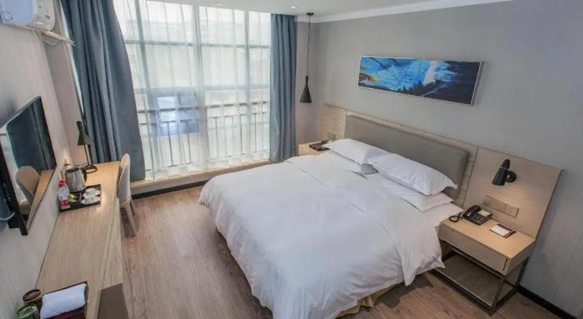 Bed in Borrman Hotel Wuhan Yangluo Metro Station Shenshuigang