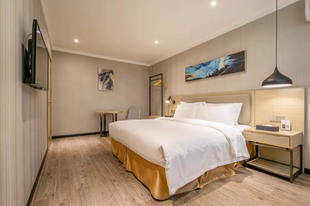 Bed in Borrman Hotel Wuhan Yangluo Metro Station Shenshuigang