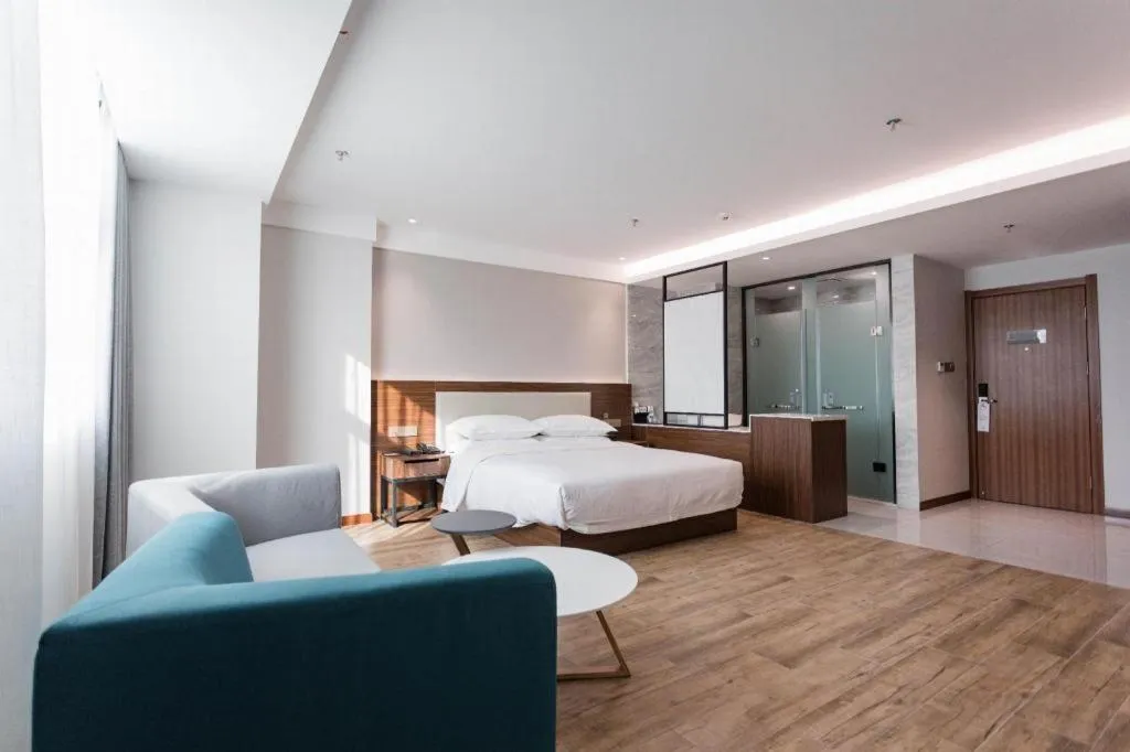 Bed in Borrman Hotel East Huai'an Railway Station Zhou 'Enlai Memorial