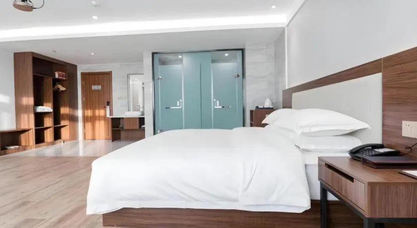 Bed in Borrman Hotel East Huai'an Railway Station Zhou 'Enlai Memorial