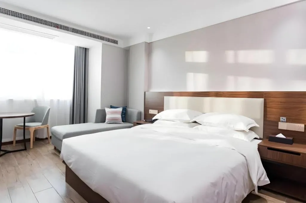 Bed in Borrman Hotel East Huai'an Railway Station Zhou 'Enlai Memorial