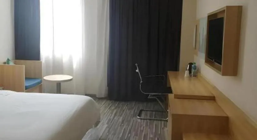 Bed in City Comfort Inn Wuhan Pangxiejia Metro Station