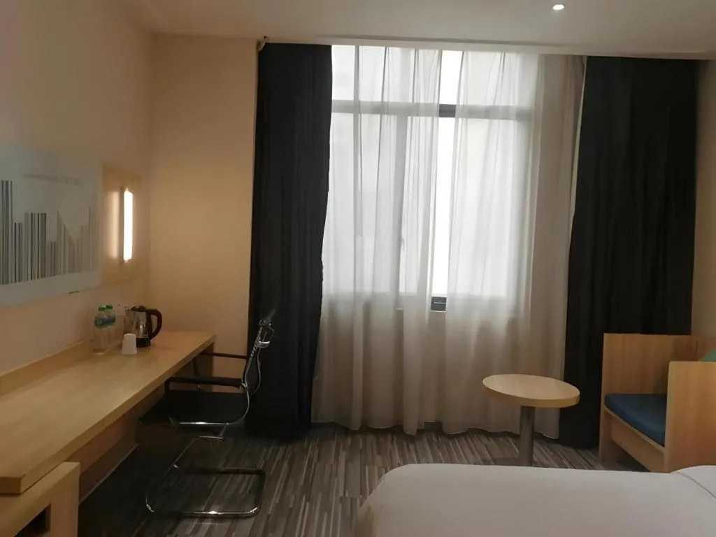 Bed in City Comfort Inn Wuhan Pangxiejia Metro Station