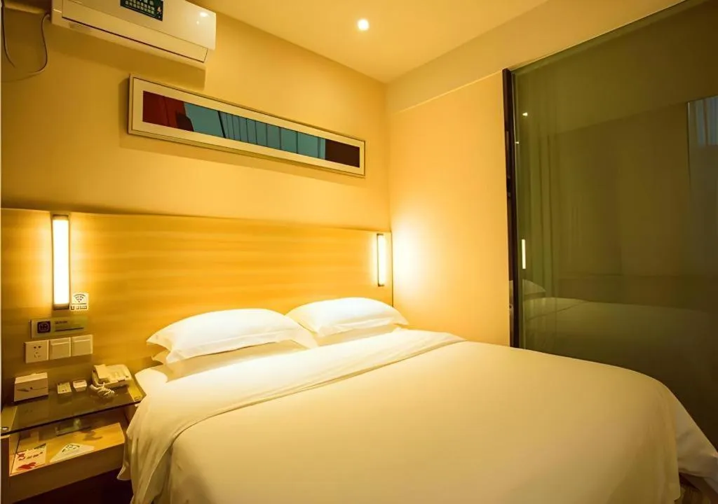 Bed in JTOUR Inn Wuzhou Arcade City Sanzongfu
