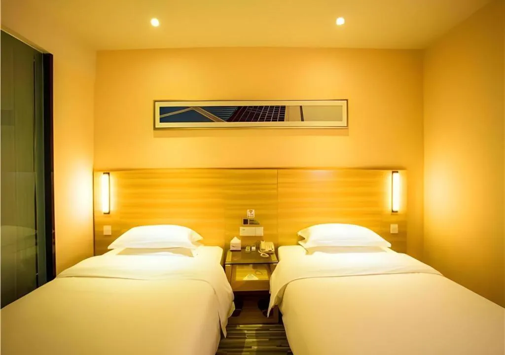 Bed in JTOUR Inn Wuzhou Arcade City Sanzongfu