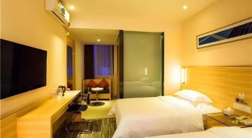 Bed in JTOUR Inn Wuzhou Arcade City Sanzongfu