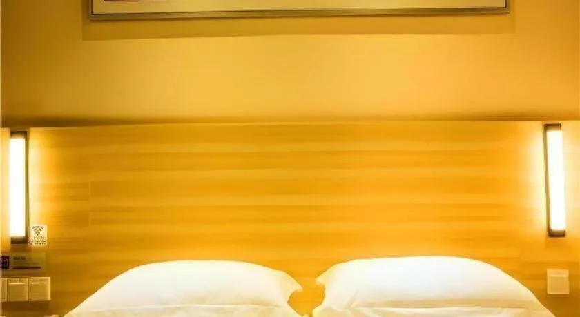 Bed in JTOUR Inn Wuzhou Arcade City Sanzongfu