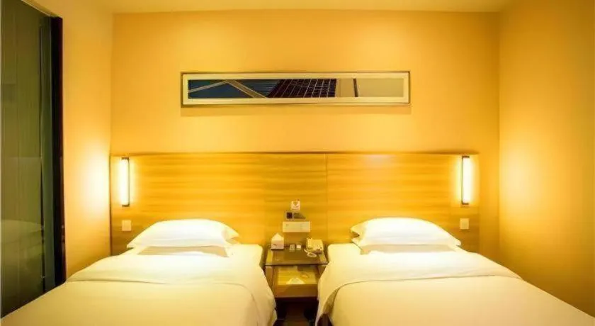 Bed in JTOUR Inn Wuzhou Arcade City Sanzongfu