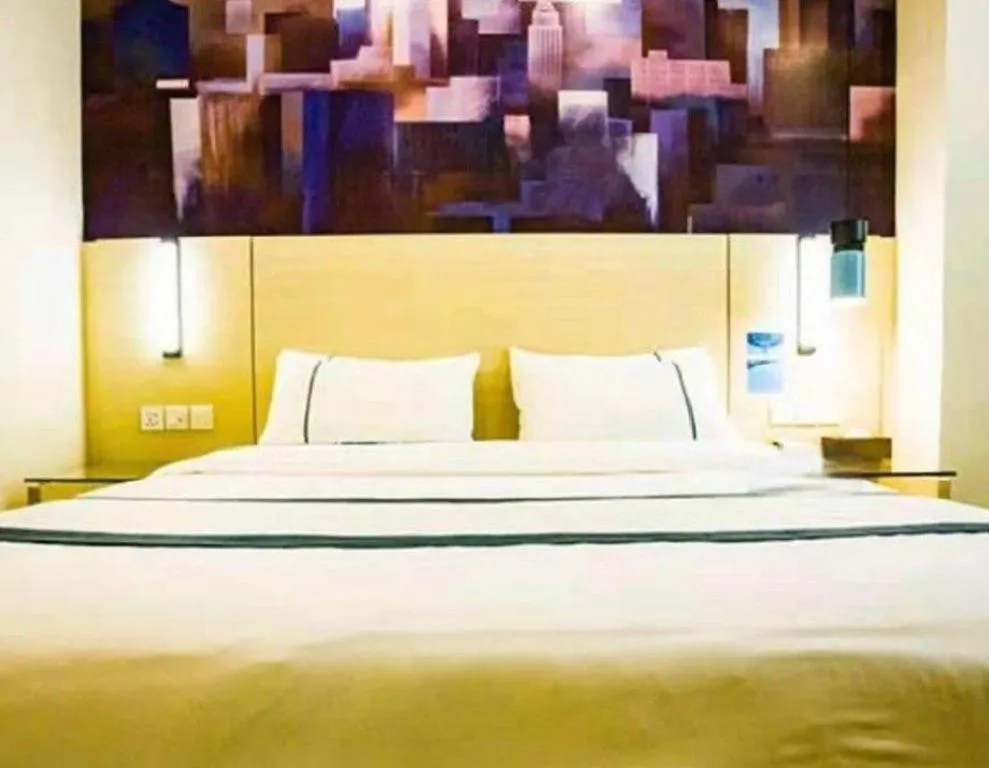 Bed in City Comfort Inn Guangzhou Liwan Zengjiao Jushu Metro Station