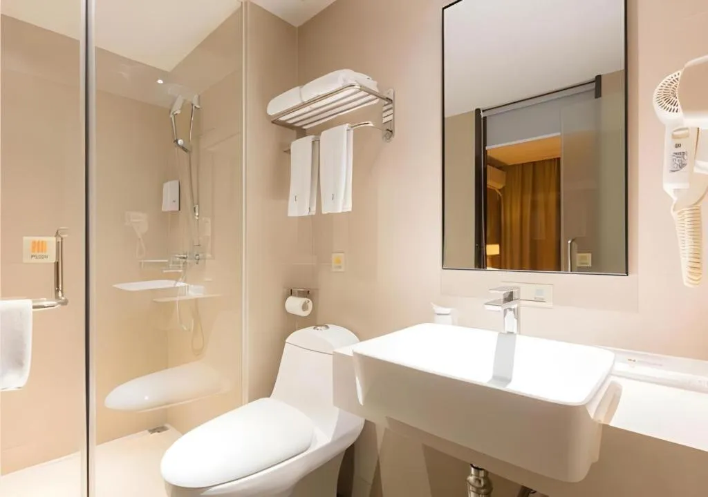 JTOUR Inn Guigang Life Port High-speed Railway Station