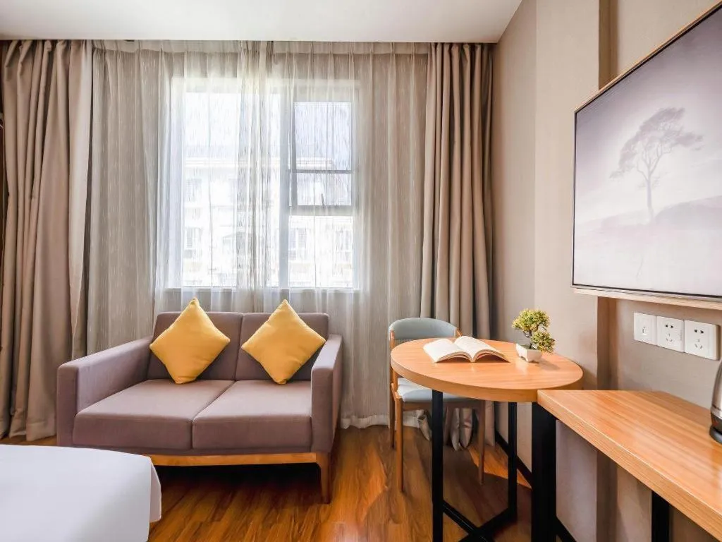 JTOUR Inn Guigang Life Port High-speed Railway Station