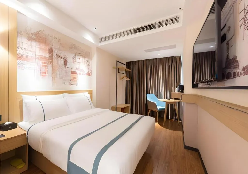 Bed in City Comfort Inn Guangzhou Southern Hospital Tonghe Metro Station