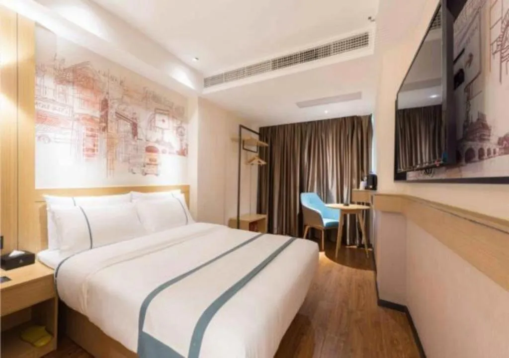 Bed in City Comfort Inn Guangzhou Southern Hospital Tonghe Metro Station