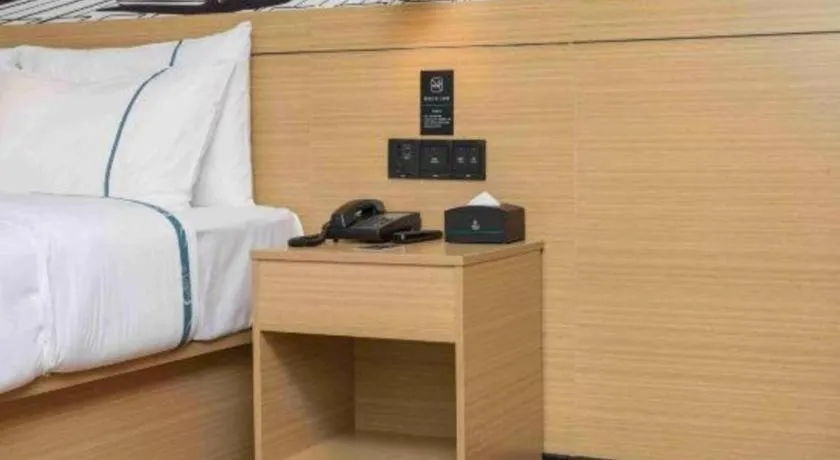 Bed in City Comfort Inn Guangzhou Southern Hospital Tonghe Metro Station