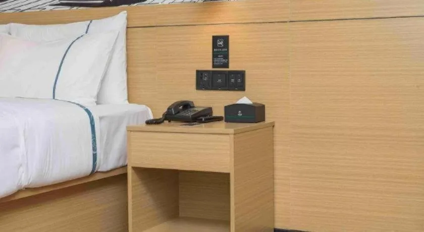 Bed in City Comfort Inn Guangzhou Southern Hospital Tonghe Metro Station