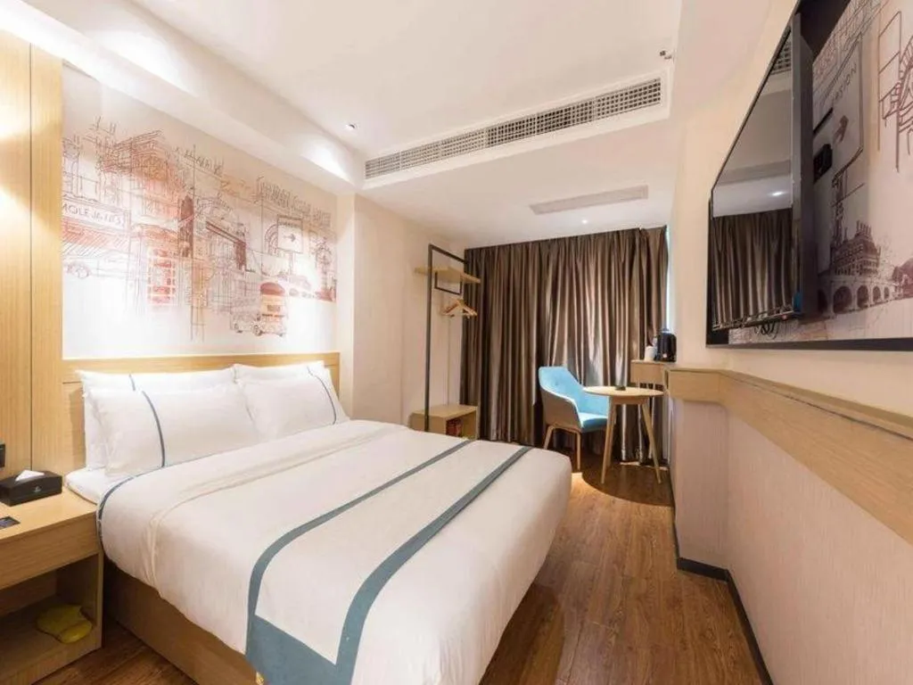 Bed in City Comfort Inn Guangzhou Southern Hospital Tonghe Metro Station