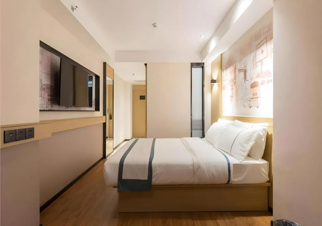 Bed in City Comfort Inn Guangzhou Southern Hospital Tonghe Metro Station